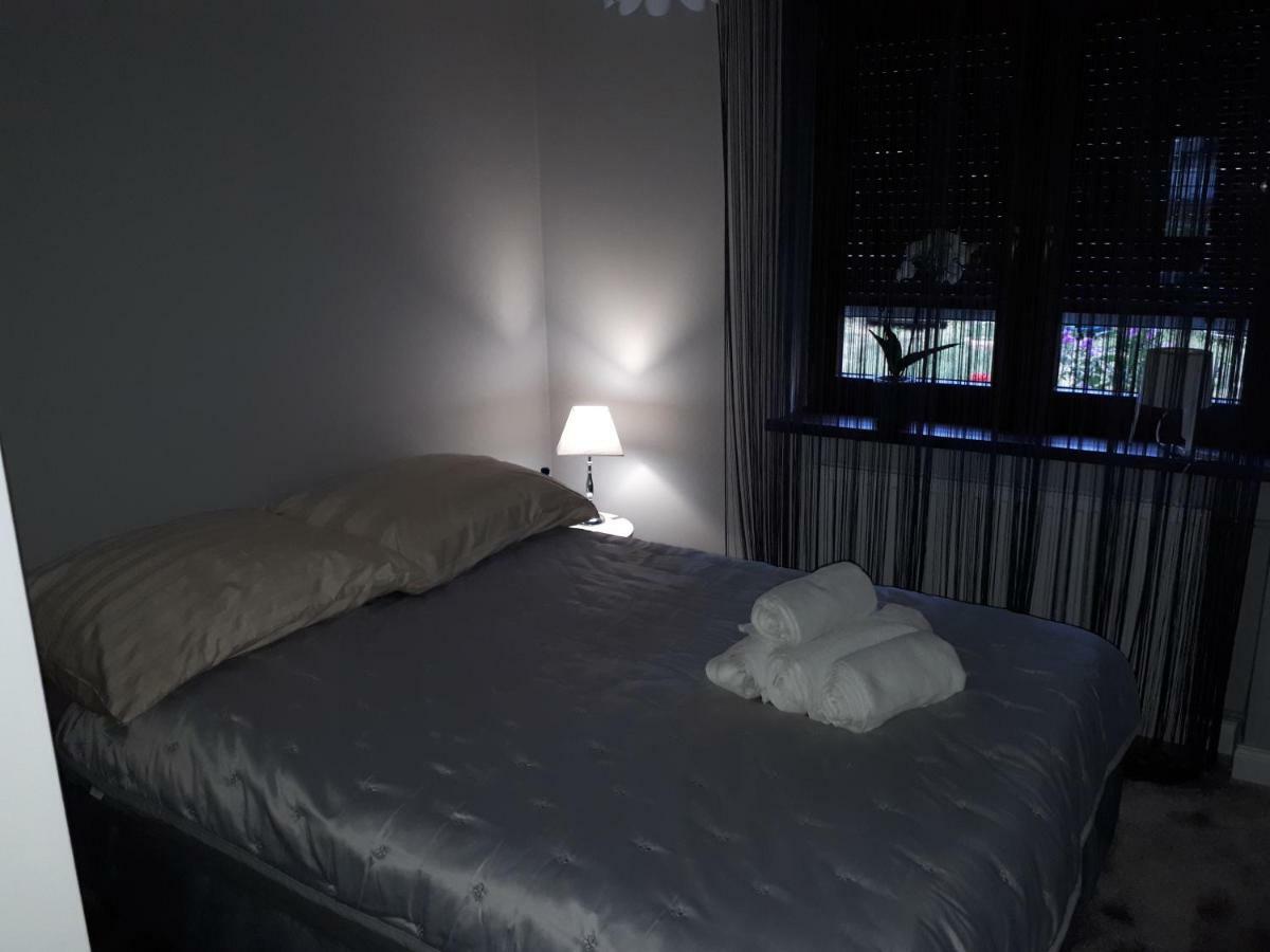 Apartamenty Centrum- Kochanowskiego -Dawniej Two-Bedroom Apartment Zielona Gora  Ngoại thất bức ảnh